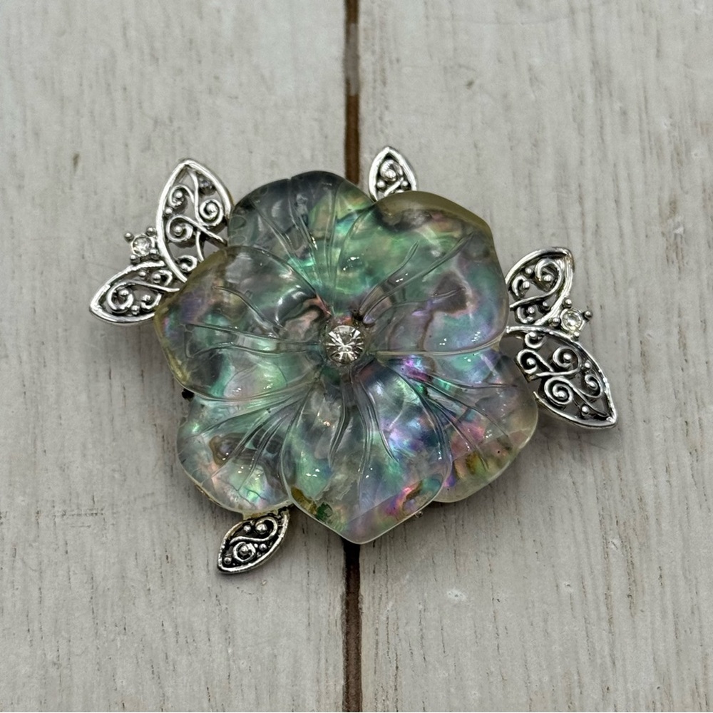 Elegant Silver tone  Floral Brooch